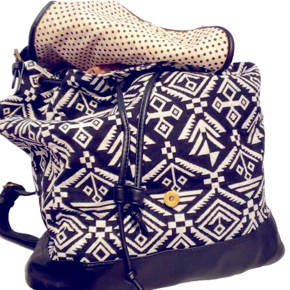 MADDEN GIRL Woven AztecTribal Boho Shoulder Bag or Backpack - Picture 4 of 10